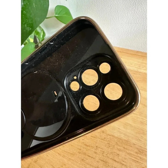 iPhone 15 Pro Max black and gold phone case - Picture 6 of 11